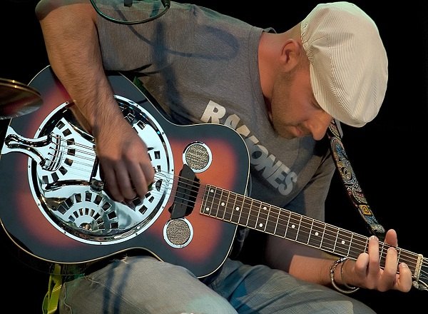Frankie Chavez on stage with a Pistola pedalboard